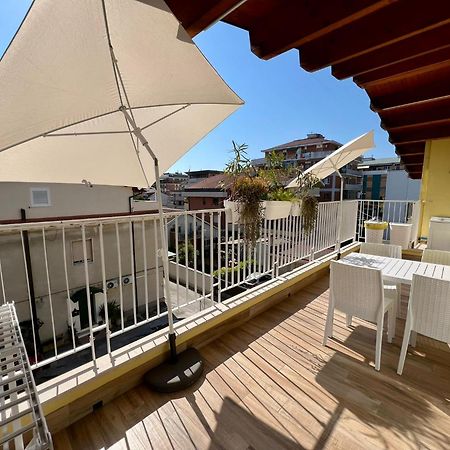 ペスカーラCasa Klimt Vicinissima Al Mare Parcheggio Privato Gratuito Se Disponibileアパートメント エクステリア 写真
